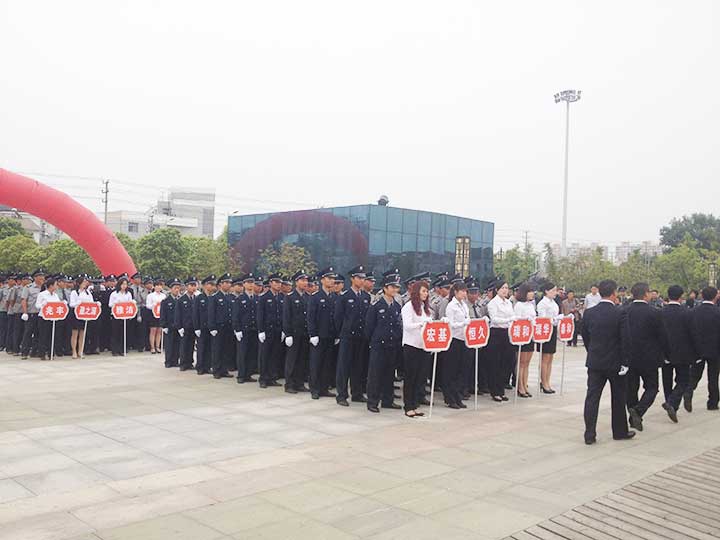 我公司組織參加2013年“華昇·沁園” 杯物業(yè)服務(wù)技能競(jìng)賽第二名